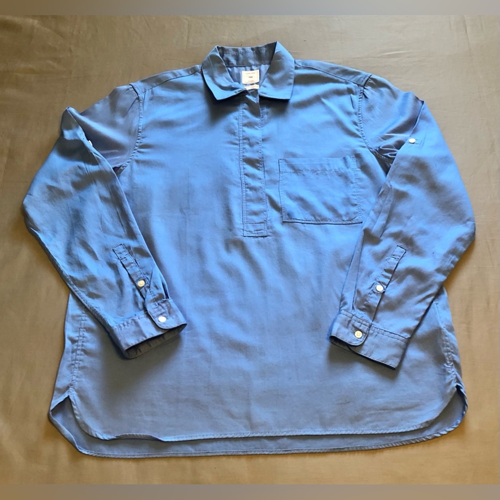 Gap Women’s 3-Button Blue Tunic Size Medium